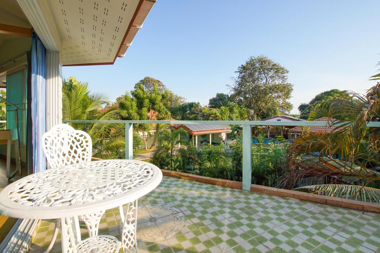 Tina's Living Paradise Ban Phe Bagian luar foto