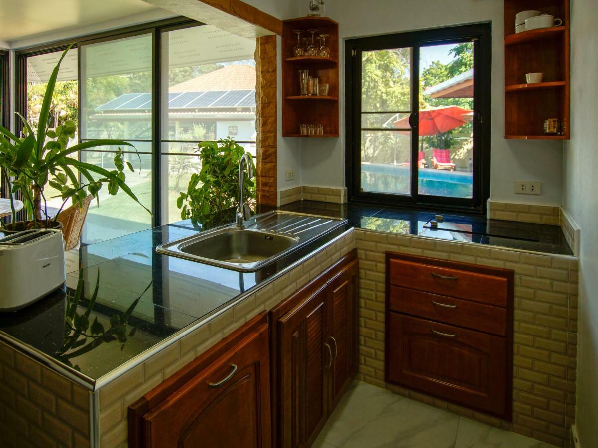Tina's Living Paradise Ban Phe Bagian luar foto
