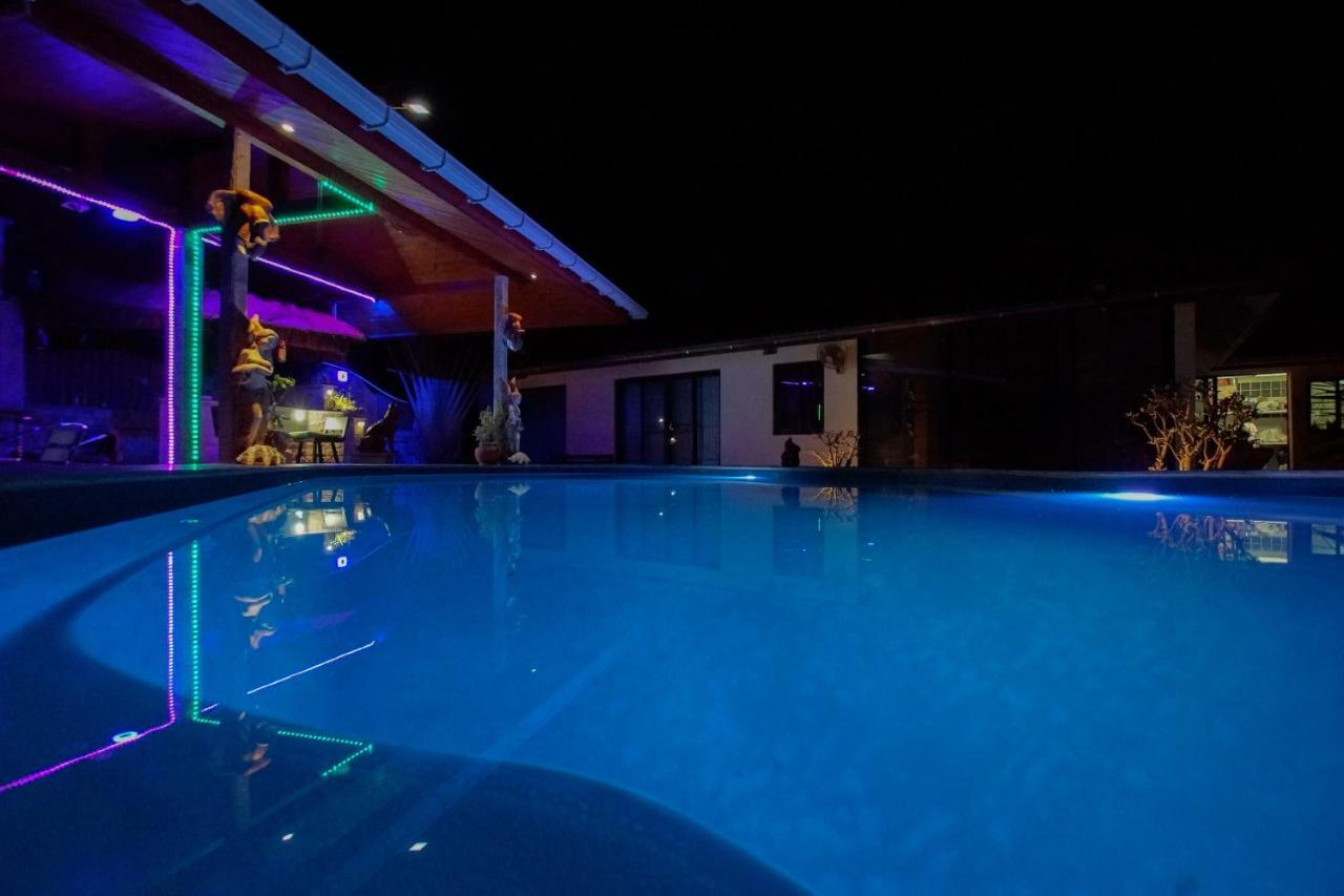 Tina's Living Paradise Ban Phe Bagian luar foto
